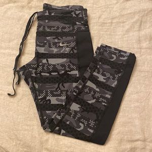 Black, size small, Nike running pants